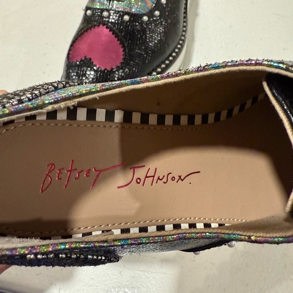 Betsey Johnson Black Iridescent Shoes with Pink Heart - Picture 10 of 13